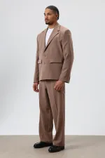 Café costume surdimensionné