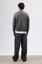 Sweat-shirt oversize à col rond et poches, noir