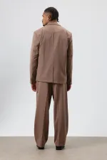 Café costume surdimensionné