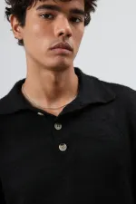 Pull en maille douce texturée à col polo noir