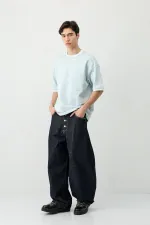 Short-sleeved oversized t-shirt with pockets, baby blue.