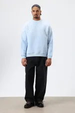 Sweat-shirt oversize bleu ciel à détails pierre délavée