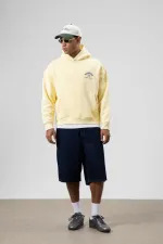 Sweat à capuche jaune oversize délavé à coupe carrée