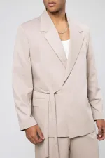 Costume oversize ceinturé couleur pierre