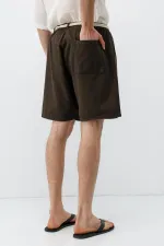 Short oversize en lin marron avec ceinture