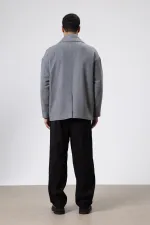 Veste courte oversize croisée en cachemire gris