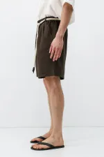 Short oversize en lin marron avec ceinture