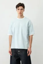 Short-sleeved oversized t-shirt with pockets, baby blue.