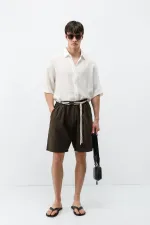 Short oversize en lin marron avec ceinture