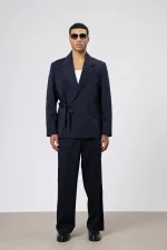 Costume oversize ceinturé bleu marine