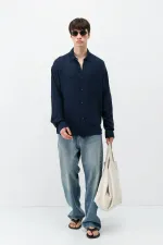 Chemise oversize légèrement texturée bleu marine