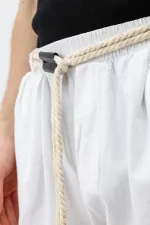 Short oversize en lin écru avec ceinture