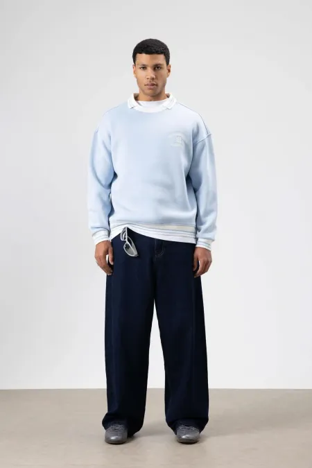 Sweat-shirt bleu ciel à col oversize brodé