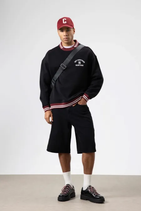 Oversize Yaka Nakış Detaylı Sweatshirt Siyah