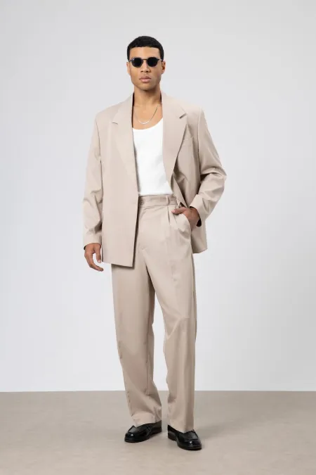 Costume oversize ceinturé couleur pierre