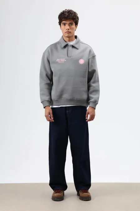 Sweat-shirt oversize à col polo imprimé délavé, gris foncé