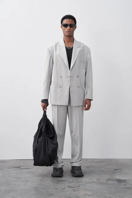 Costume croisé gris à coupe décontractée