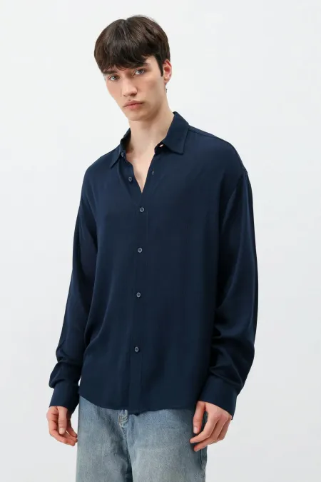 Chemise oversize légèrement texturée bleu marine