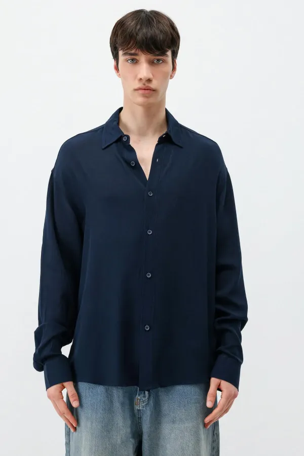 Chemise oversize légèrement texturée bleu marine