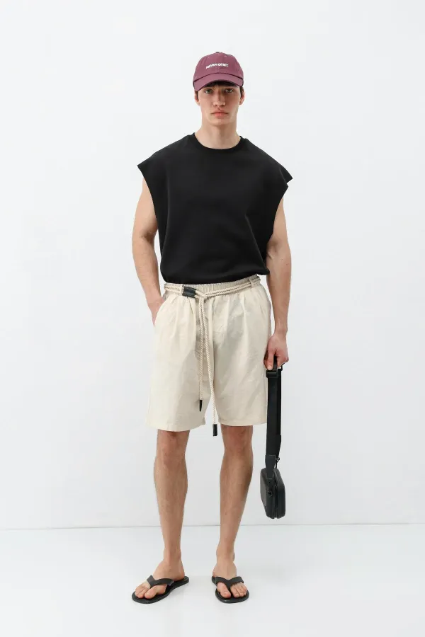 Short oversize en lin naturel avec ceinture