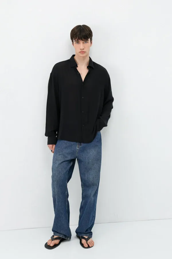 Chemise oversize légèrement texturée noire