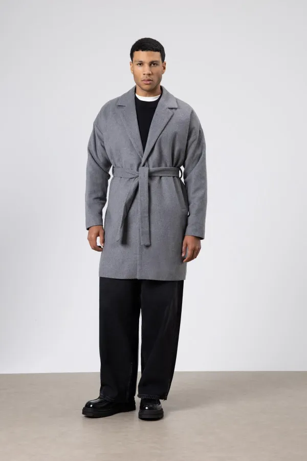 Manteau oversize en cachemire gris foncé avec ceinture