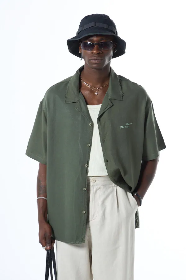 Chemise kaki délavée, oversize, imprimée au dos, manches courtes, sans poches