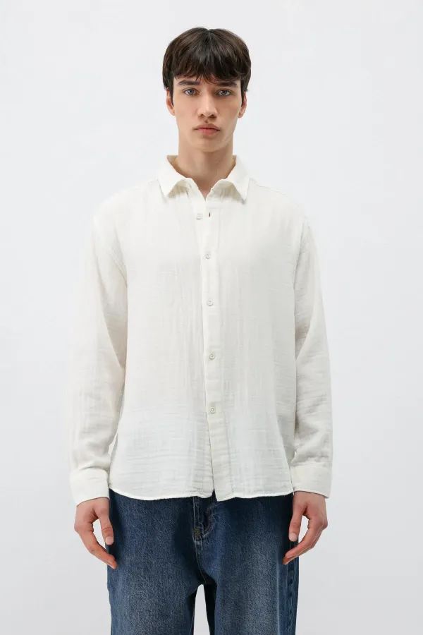 Chemise oversize blanche en coton texturé
