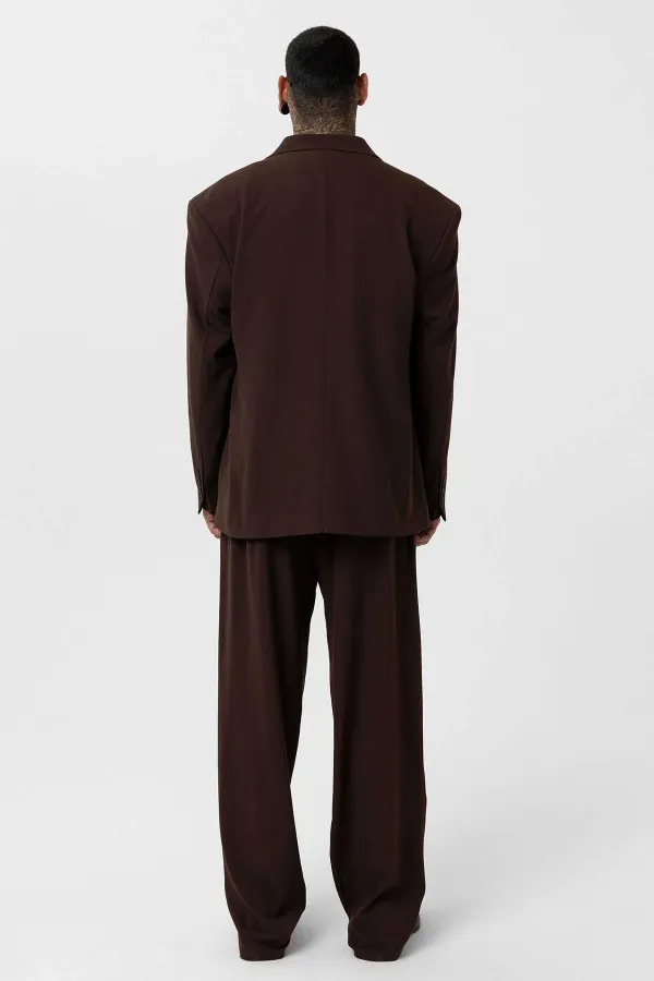 Costume croisé coupe décontractée, couleur café