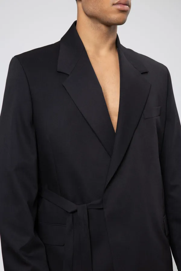 Costume noir oversize ceinturé