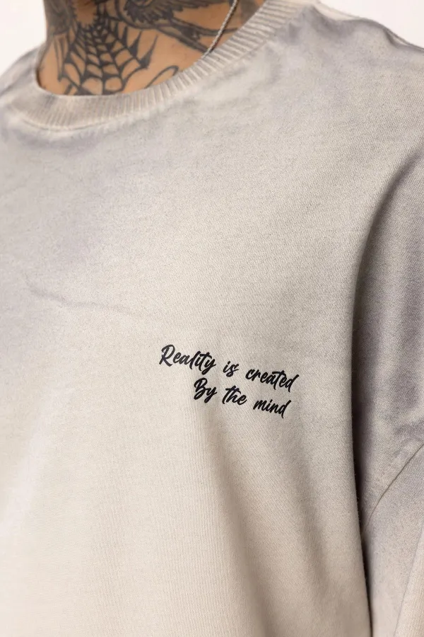 T-shirt oversize délavé avec détails textuels et ornements en pierre