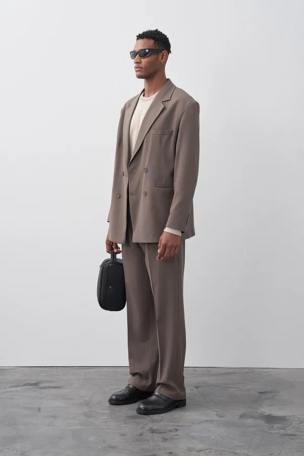 Costume croisé coupe décontractée, vison