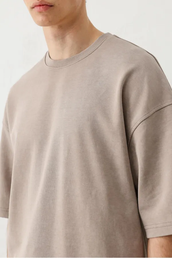 T-shirt oversize délavé à manches courtes, couleur vison.