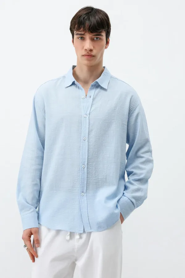 Chemise oversize bleue aspect lin texturé