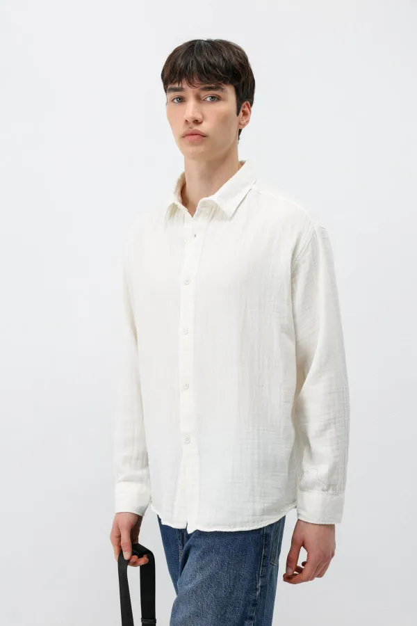 Chemise oversize blanche en coton texturé