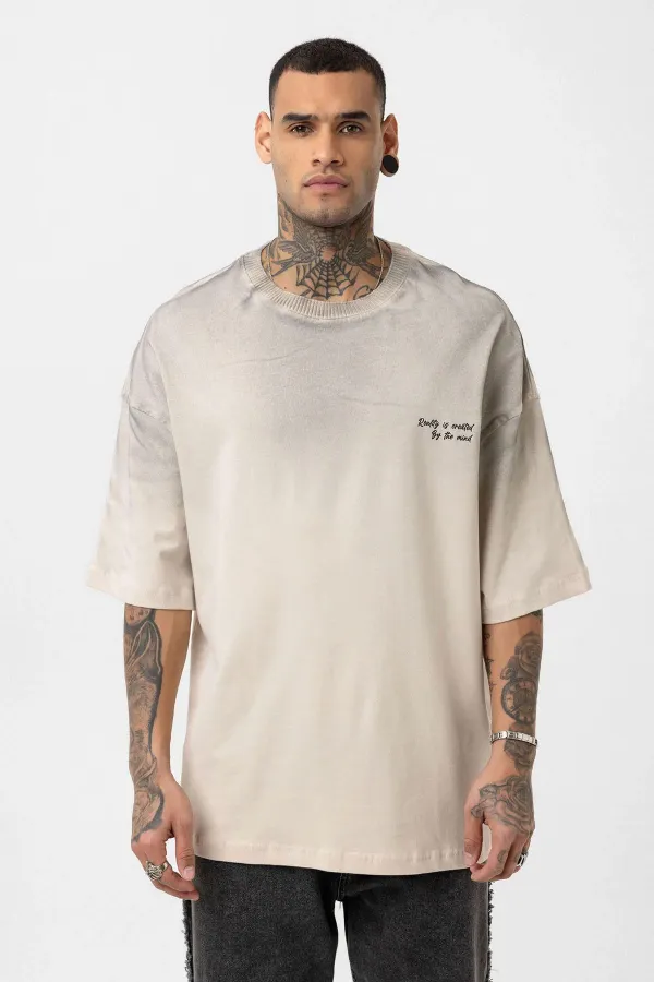 T-shirt oversize délavé avec détails textuels et ornements en pierre