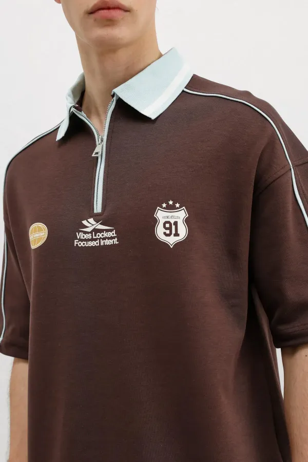 Fermuarlı Yaka Baskılı Oversize Tişört Kahve