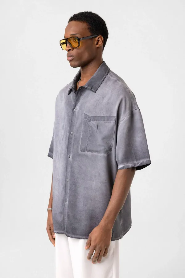 Chemise oversize grise délavée à manches courtes