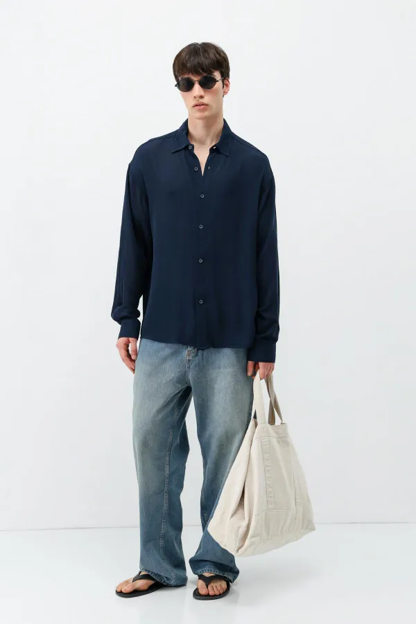 Chemise oversize légèrement texturée bleu marine