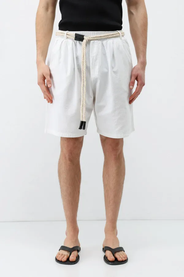 Short oversize en lin écru avec ceinture