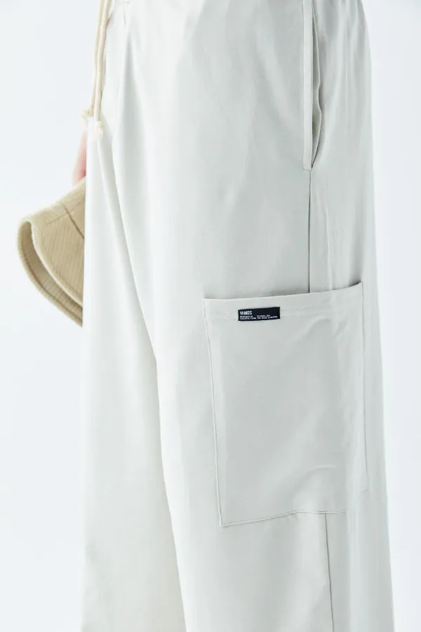 Pantalon de survêtement oversize avec ourlet travaillé et poches latérales, gris glacé