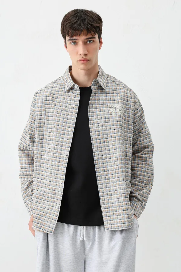 Long-sleeved plaid shirt, beige.