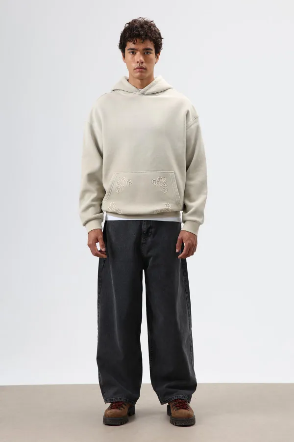 Sweat à capuche oversize beige avec détails brodés