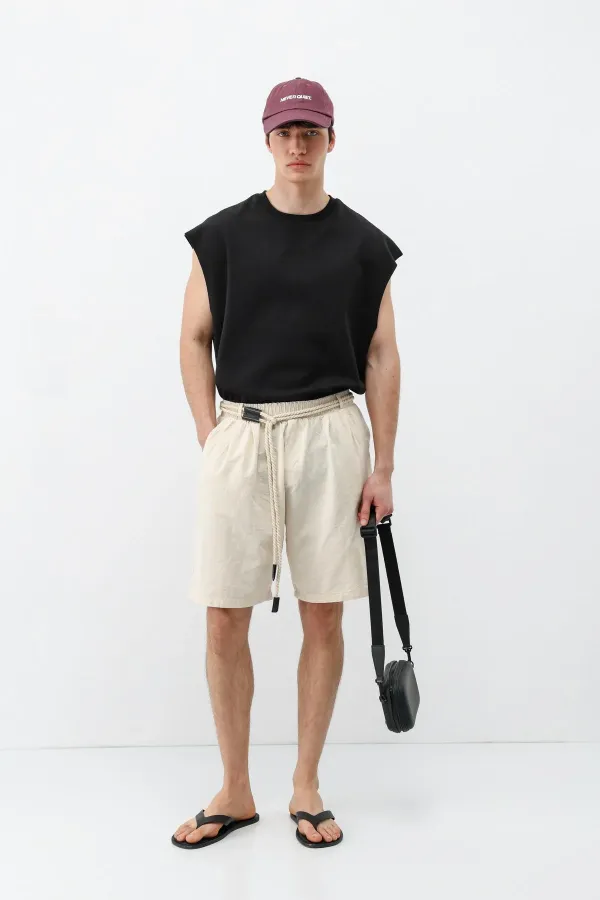 Short oversize en lin naturel avec ceinture