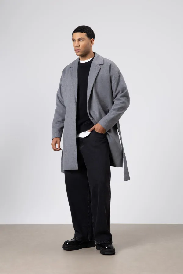 Manteau oversize en cachemire gris foncé avec ceinture