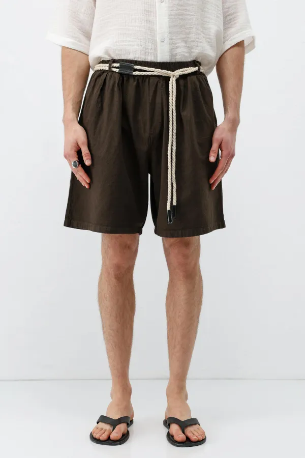 Short oversize en lin marron avec ceinture