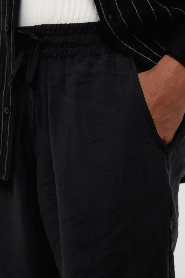 Oversize Modal Kumaş Bermuda Şort Siyah