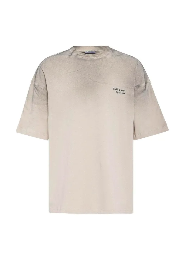 T-shirt oversize délavé avec détails textuels et ornements en pierre