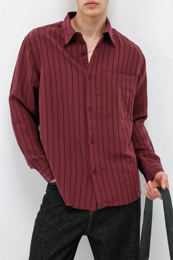 Chemise oversize rayée en modal bordeaux