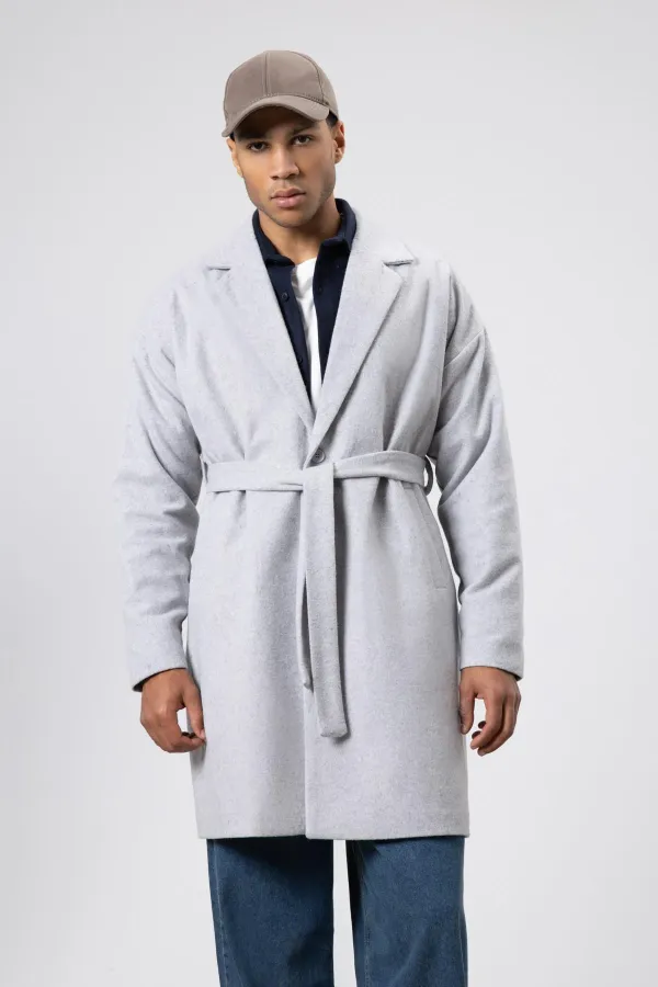 Manteau oversize en cachemire gris avec ceinture